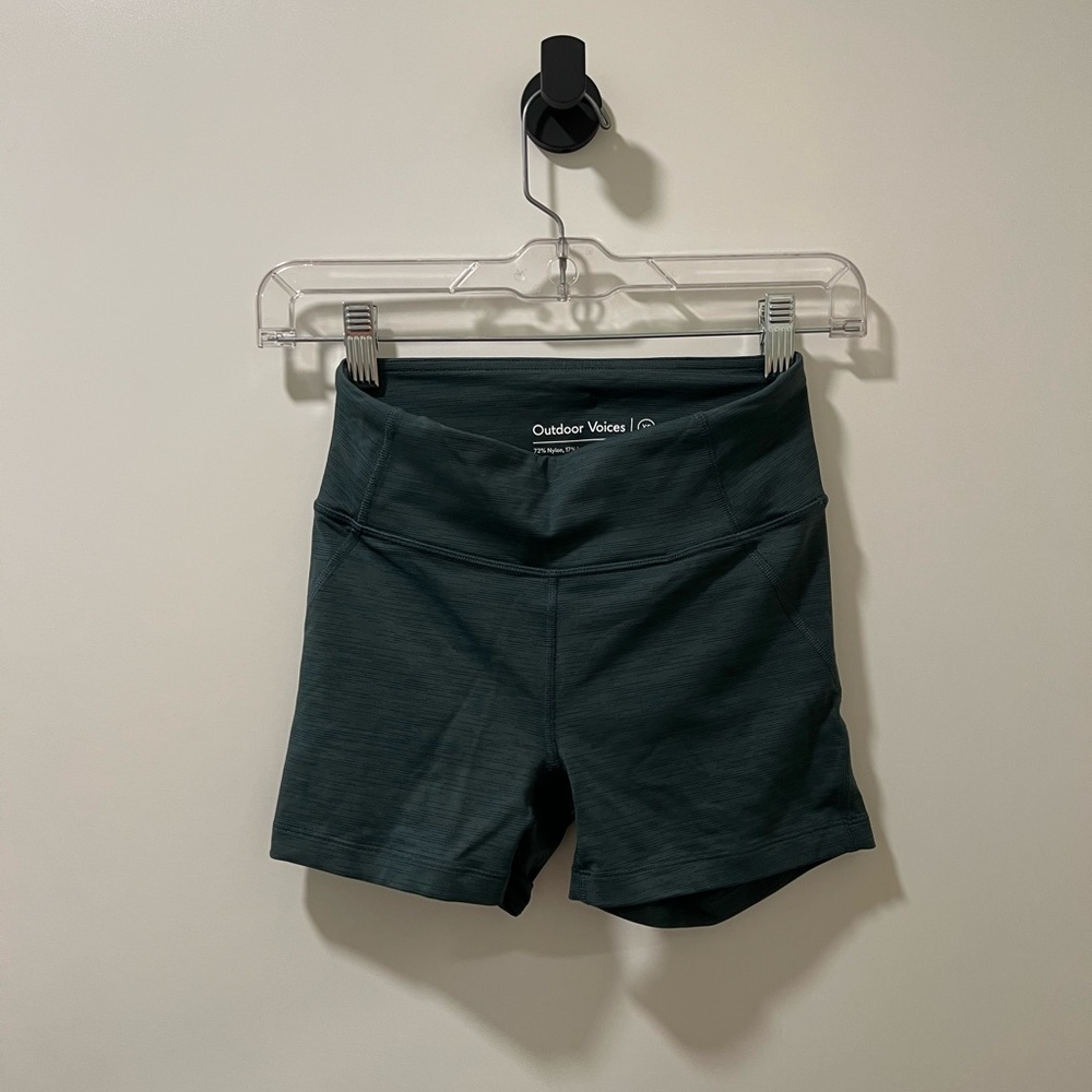 Outdoor voices flex 3.5” short